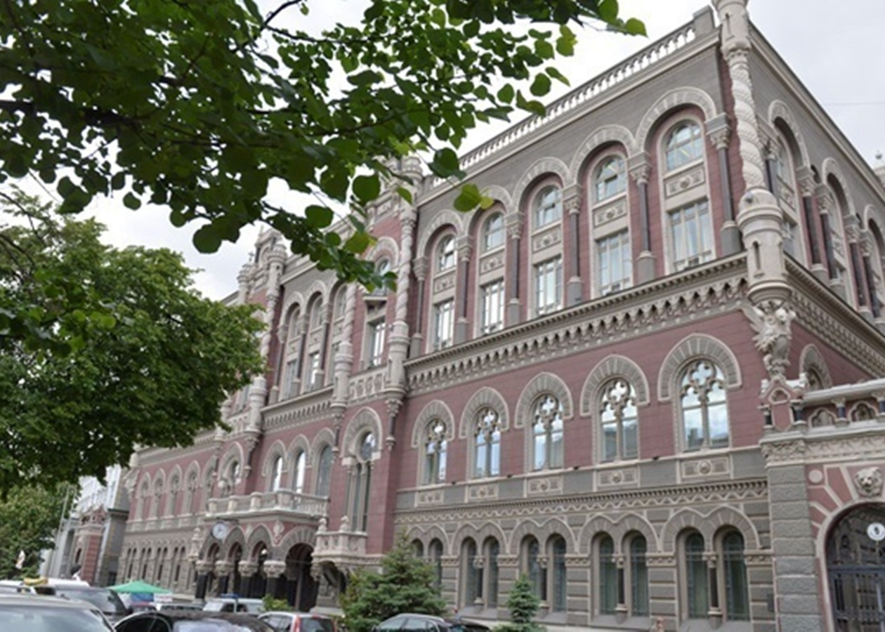 Резерви України знову почали зростати