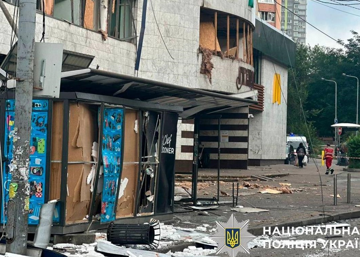 У Києві станція метро Лукʼянівська частково відновила роботу після атаки РФ