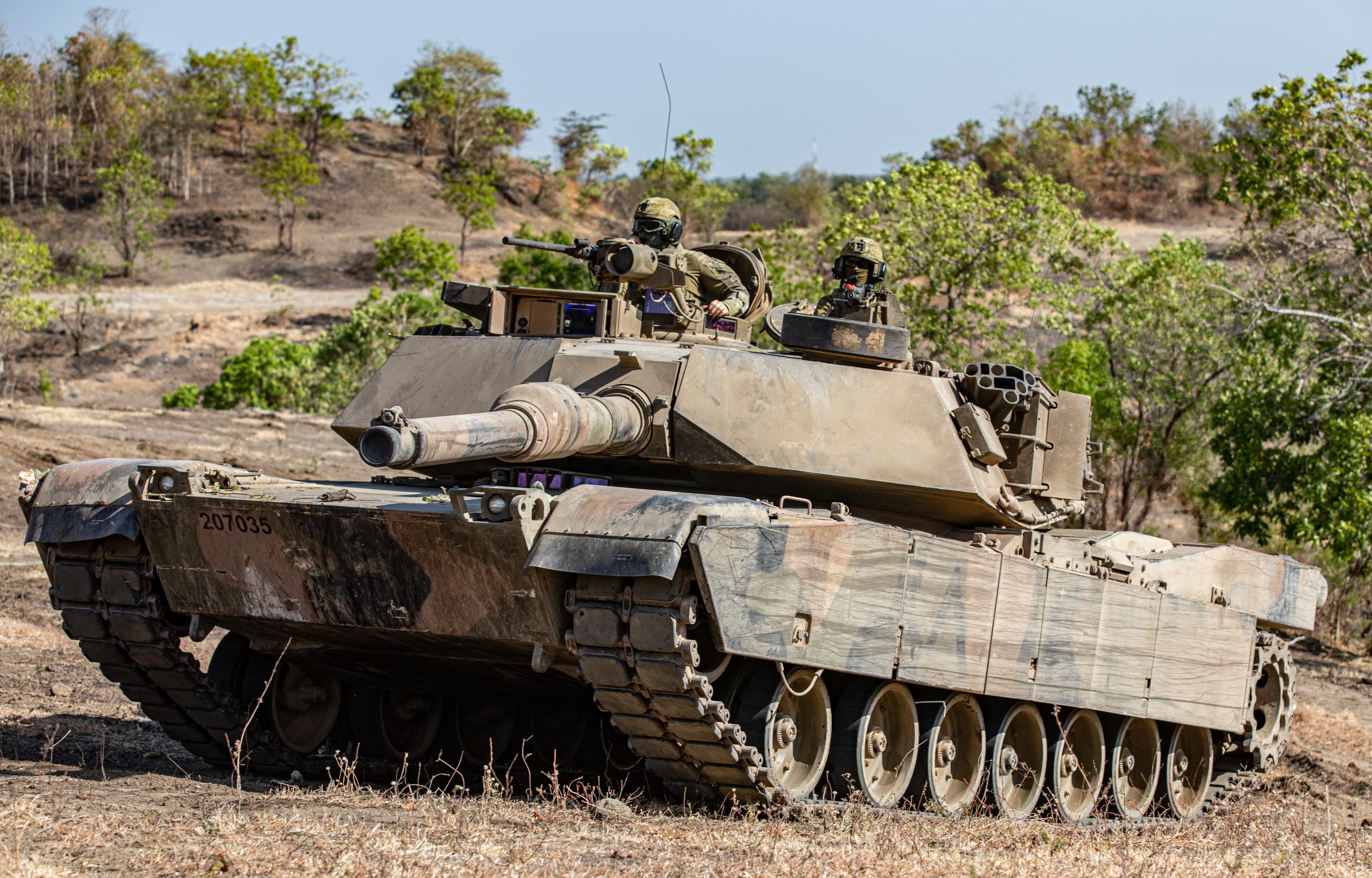 Першу партію танків Abrams від Австралії доставили в Україну