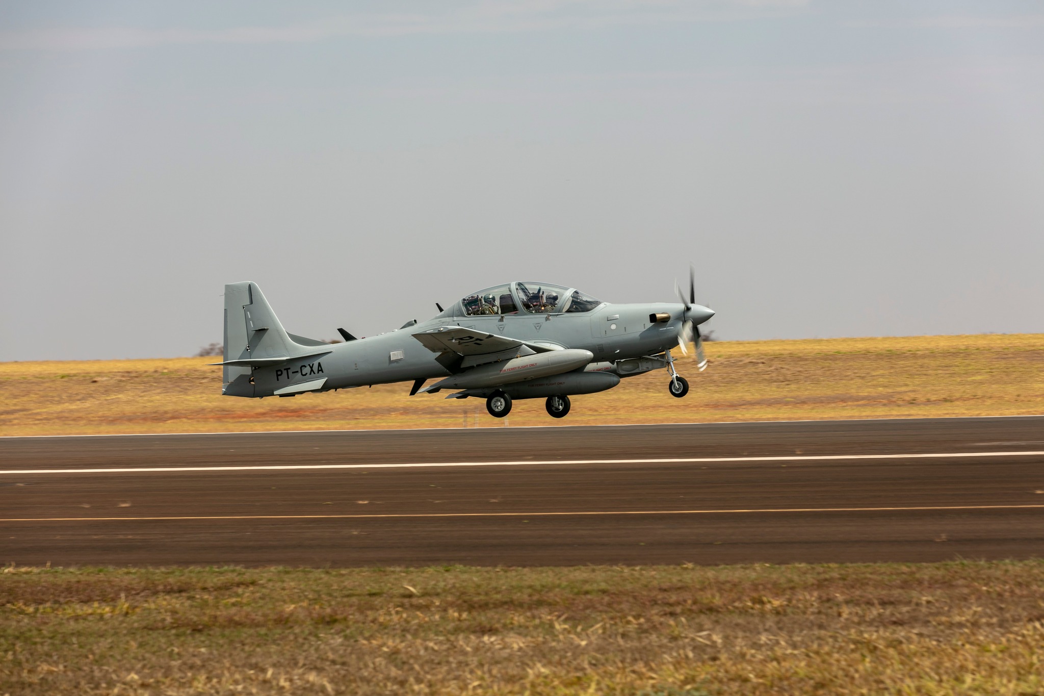 Першу партію літаків Super Tucano відправили до Португалії