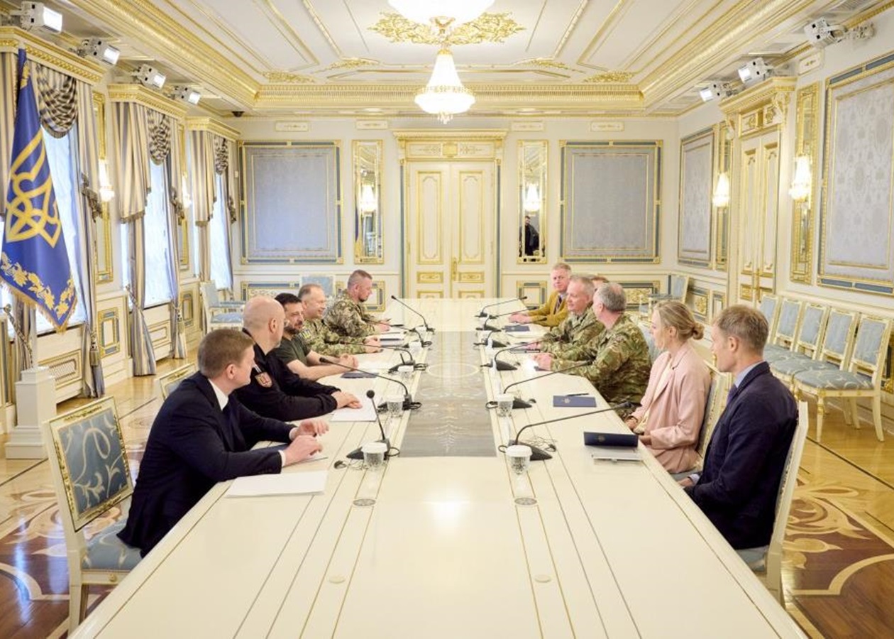 Президент зустрівся з командуванням армії Британії