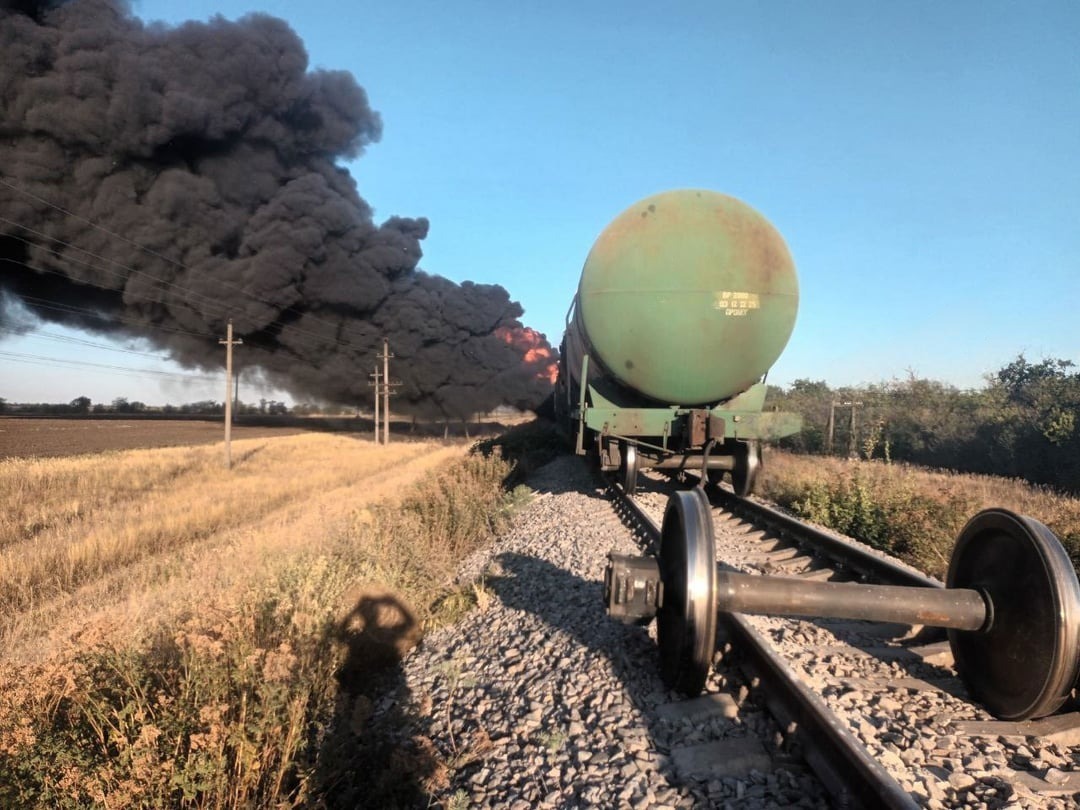 Знищений ешелон досі блокує залізничну гілку окупантів на Запоріжжі